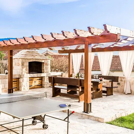 Villa Nikos Country House *