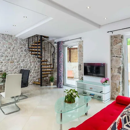 Nikos Country House *