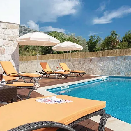 Nikos Country House *