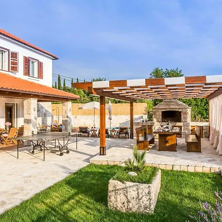 Nikos Country House